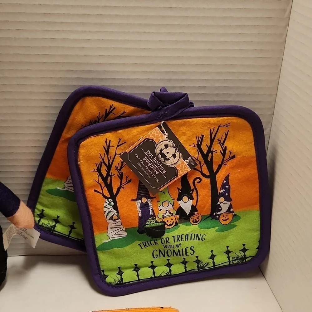 Gnome decor Frankenstein 2 pot holders towel kitchen New NWT Halloweenl
